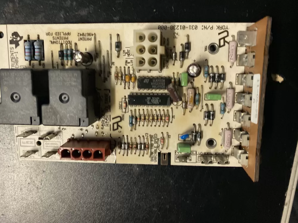 York  Coleman  Luxaire 031-01238-000 Furnace Control Board