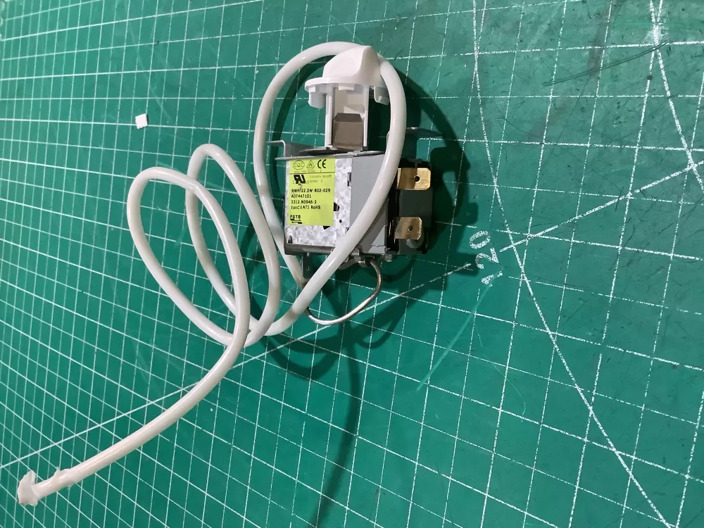 Frigidaire A07447101 Refrigerator Temp Control Thermostat AZ226947 | SLA112
