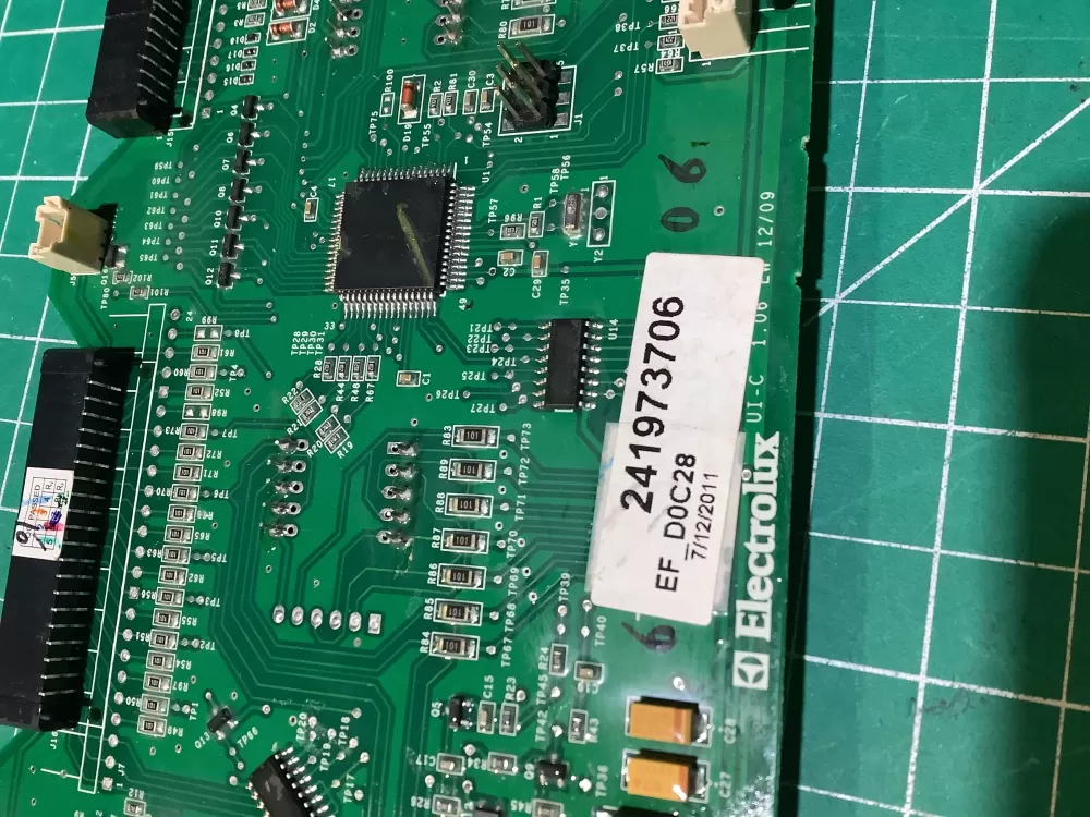 Kenmore 241973702 Refrigerator Dispenser Control Board AZ137165 | NR2359