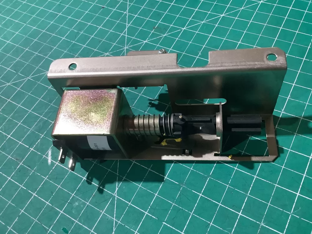 199908-001 KitchenAid Range Latch / Lock