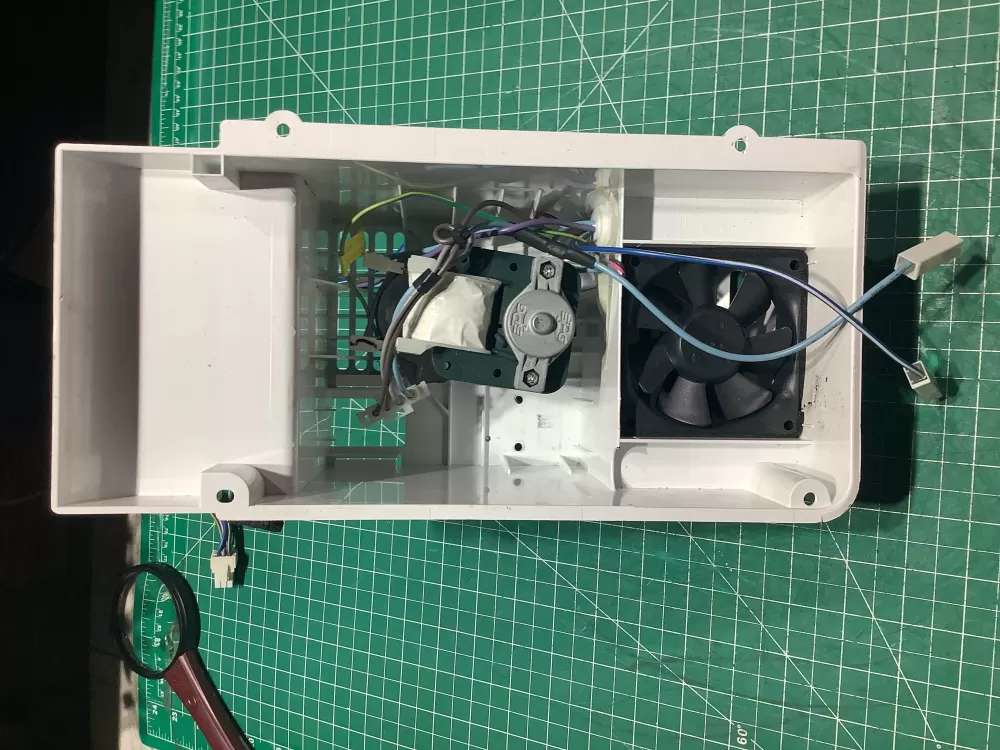  Frigidaire Refrigerator Ice Maker Motor Assembly 242095601 AZ147582 | SL216