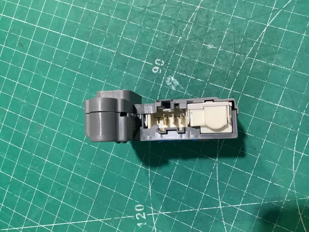 Electrolux Door Lock 5304514774 / AP6329665 AZ230082 | SLA159