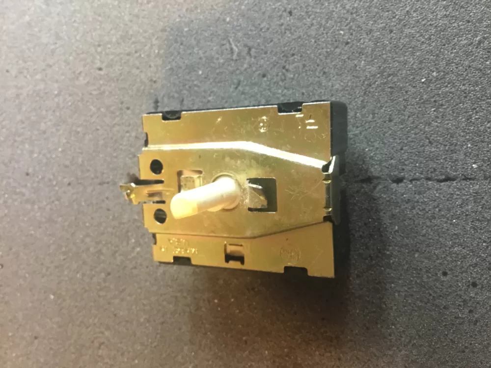 GE 175D2315P009 WE4X881 Dryer Control Board Switch