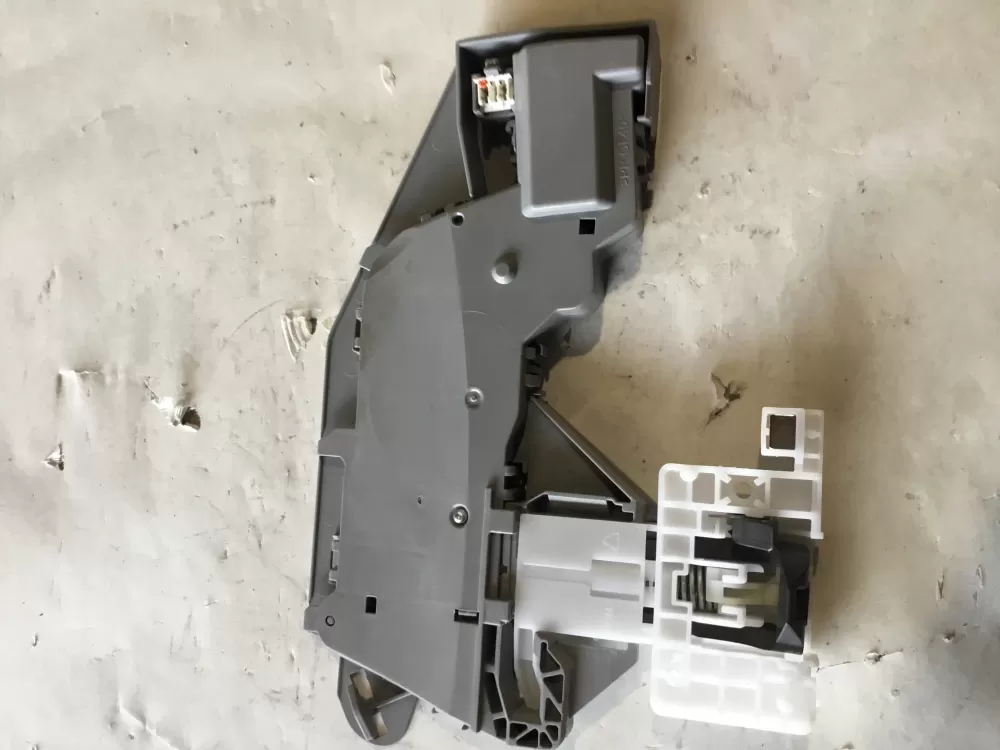 Bosch 9001308323 Dishwasher Door Lock AZ149364 | SL215