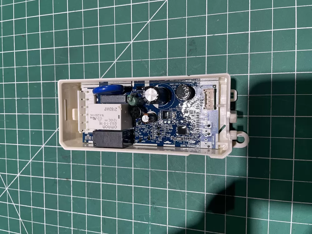 Whirlpool W11176858 B Refrigerator Control Board  AZ132704 | KM1363