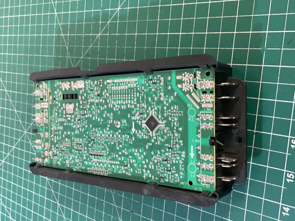 Whirlpool 100-01660-174 Range Control Board