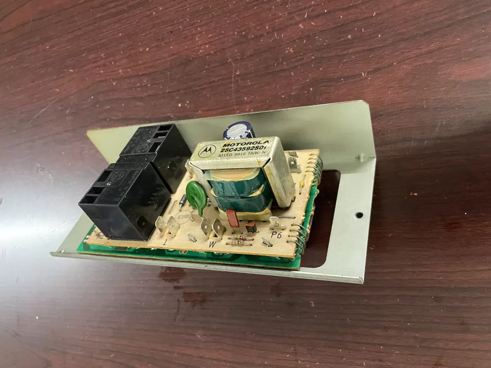 GE 164D1061P02  WB19X5280  BURNER TIMER / CONTROL BOARD