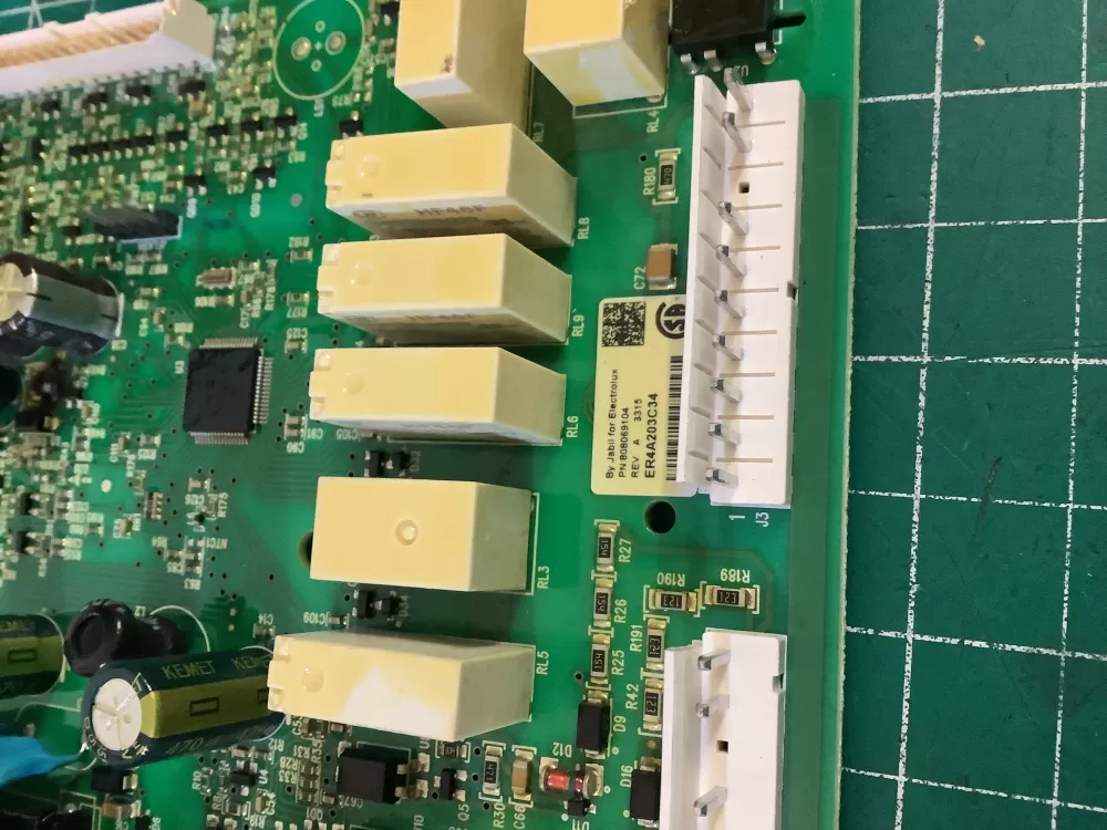 Frigidaire 5304522757  AP6976350  808069104  ER8E24TG07 Refrigerator Control Board