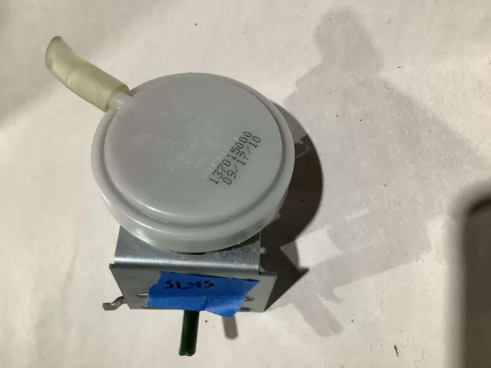 Frigidaire 137015000 Washer Pressure Switch AZ109756 | Sl45