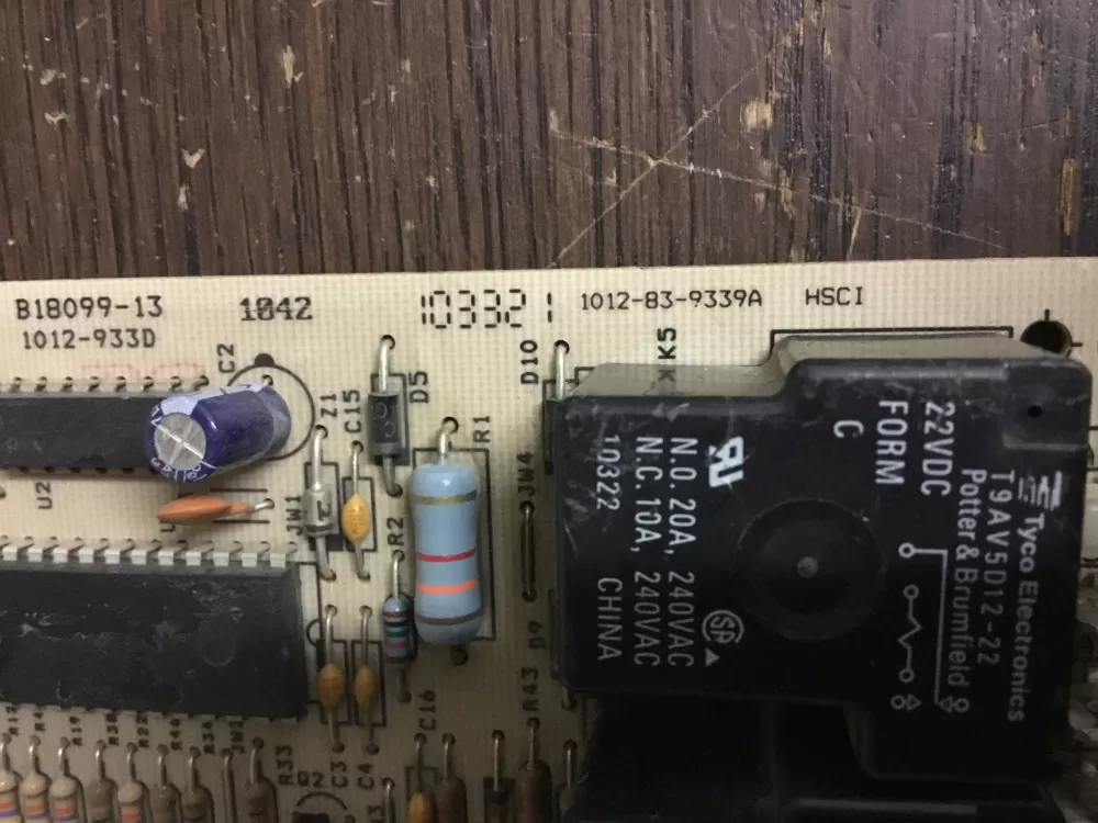 Goodman Amana B18099 13 1012 933d Furnace Control Board AZ24328 | NR5