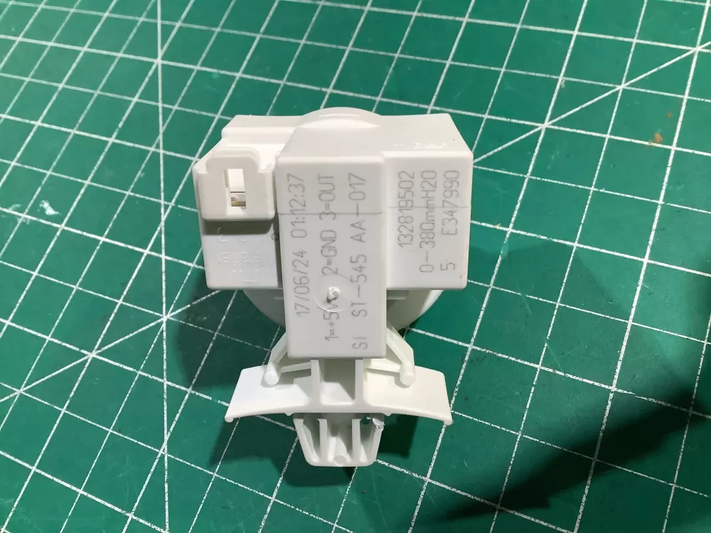Frigidaire 5304505436 Washer Water Level Pressure Switch AZ148018 | NR2483