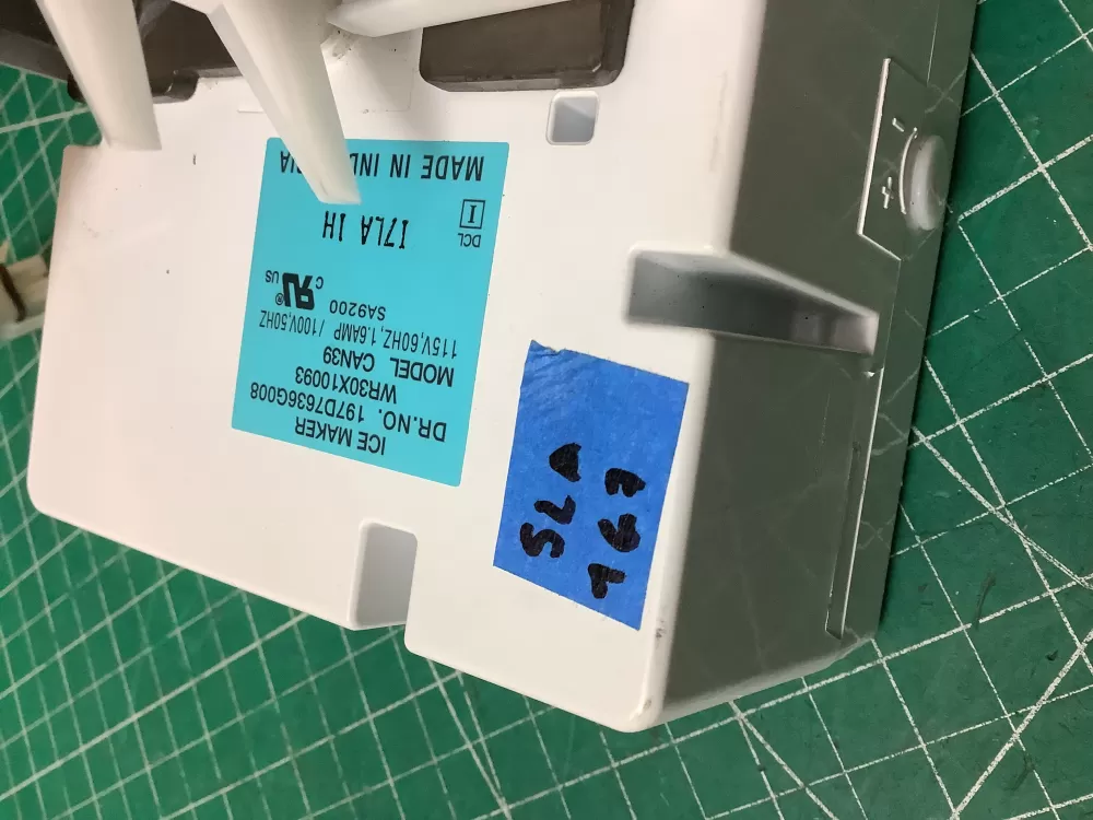 Hotpoint Kenmore WR30X10093 Refrigerator Ice Maker AZ213540 | SLA167