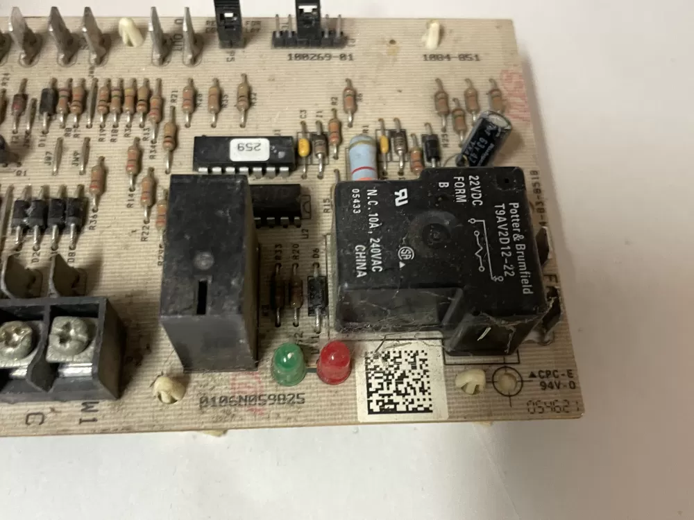 Lennox 1084-851 Furnace Control Board AZ102774 | Wm924