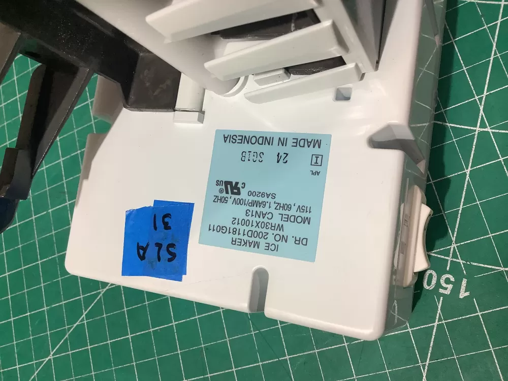 GE Hotpoint 200d1181g011 Refrigerator Ice Maker AZ191148 | SL31