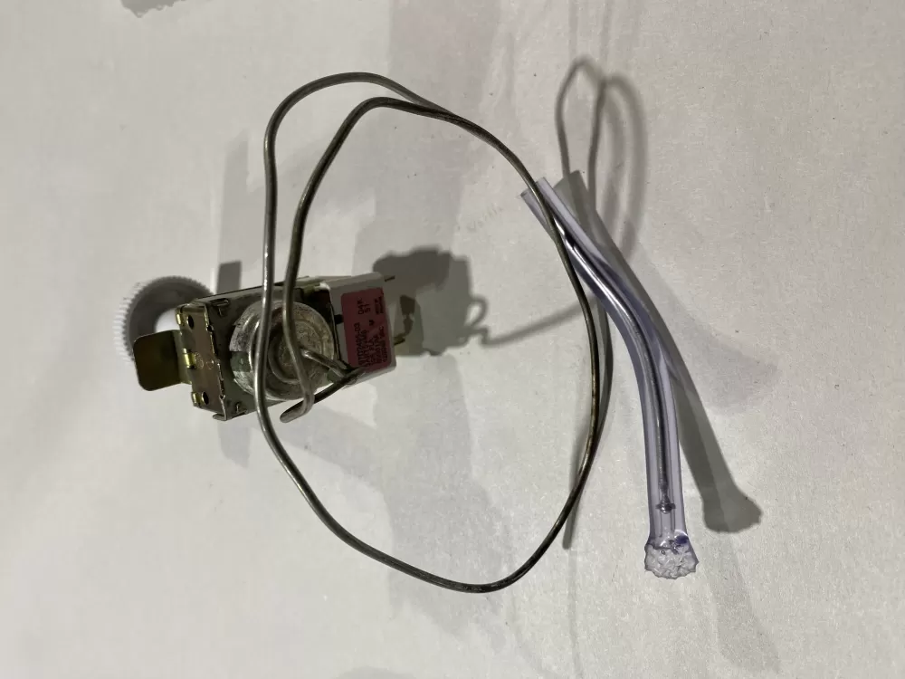 GE 197D2495-03  3ART5VM8 Refrigerator Cold Control Thermostat