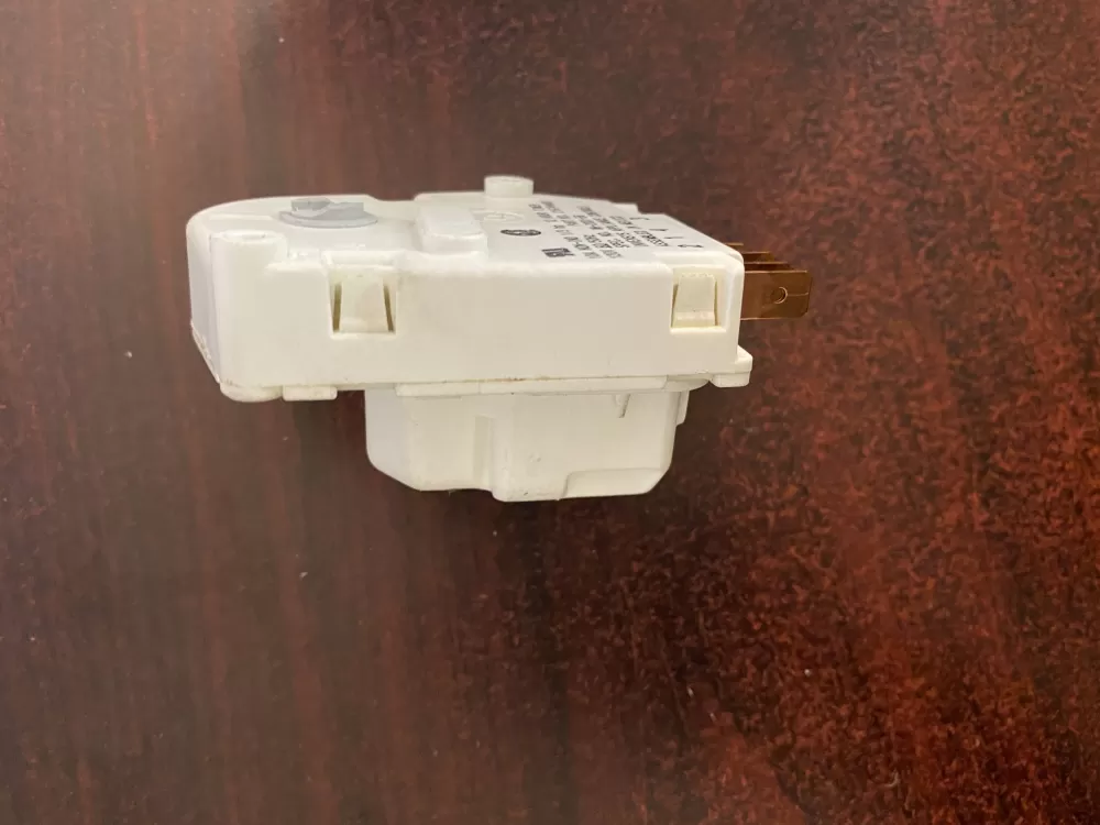 Frigidaire 216744400 Refrigerator Defrost Timer AZ34651 | BK1703