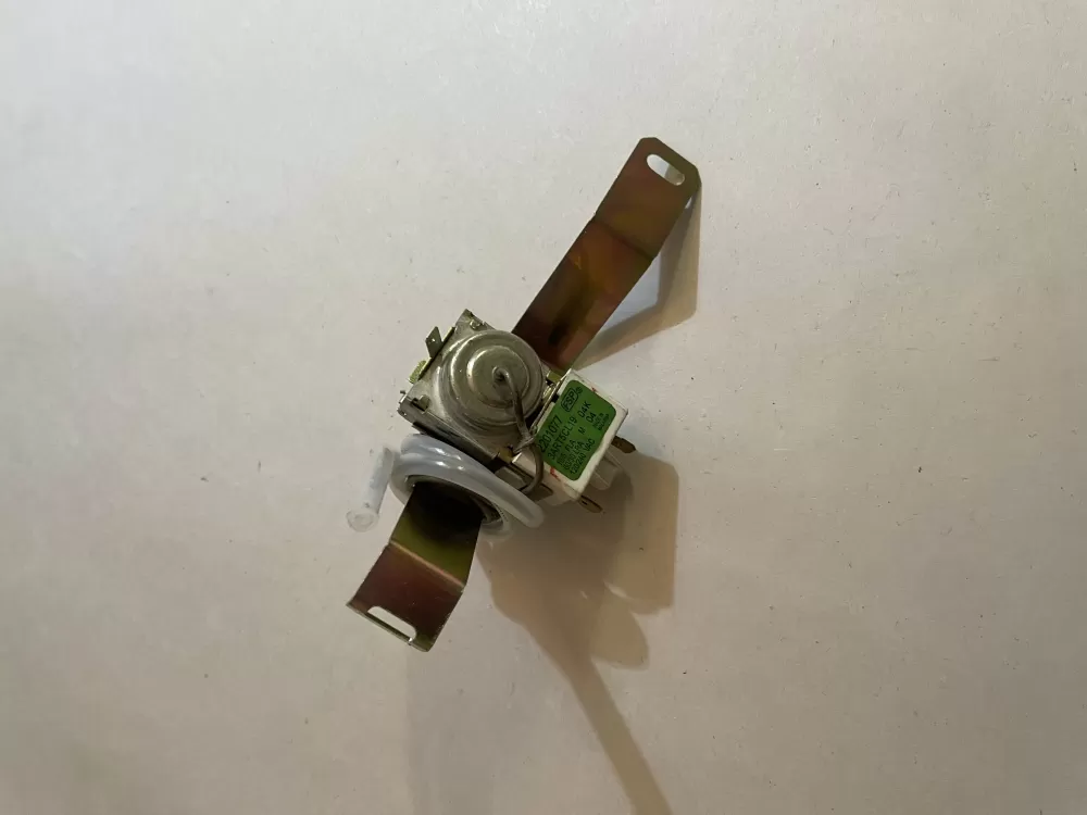 Whirlpool  Kenmore 2201077  3ART5CL19 Refrigerator Thermostat