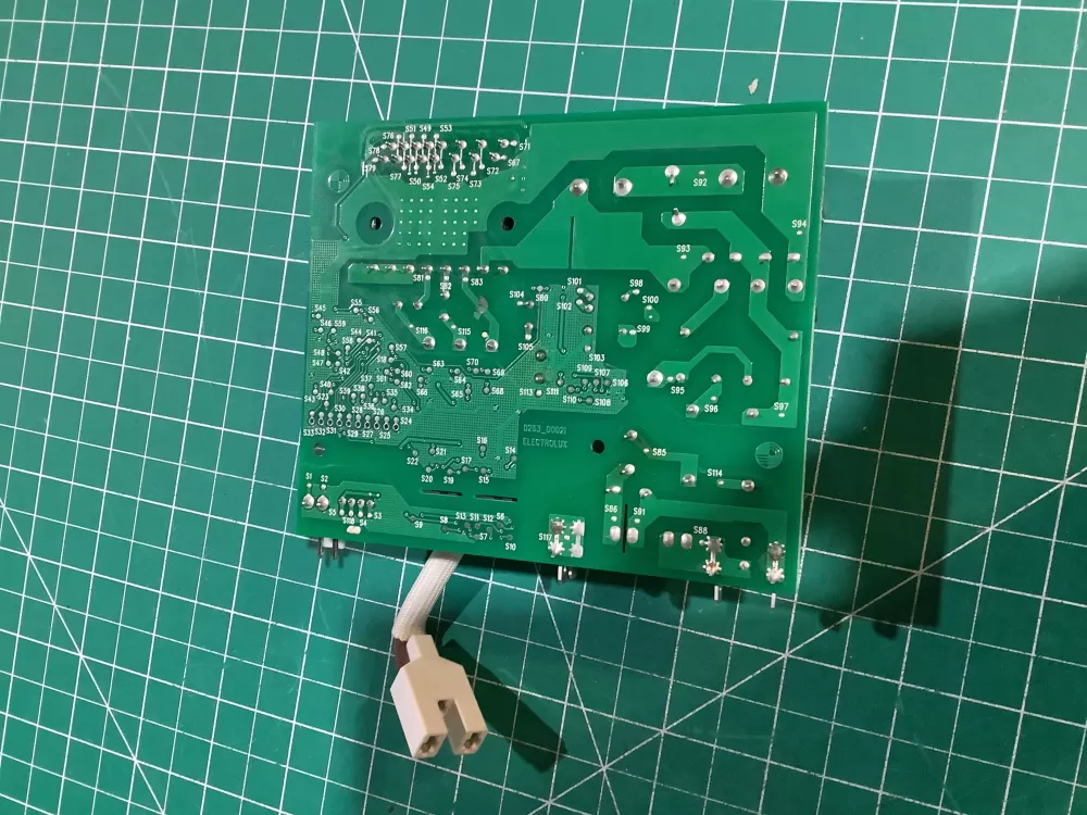 Frigidaire 8083643-03 Refrigerator Control Board AZ147773 | NR2472