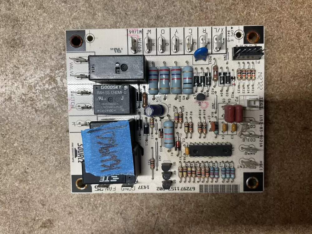 York 1 1157 900 10211  Defrost Source 57 02 Control Board AZ15559 | KM960