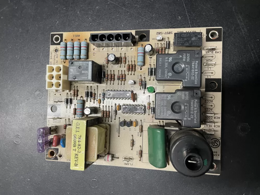 Lennox 1097-83-503A Furnace Control Board AZ843 | Wm591