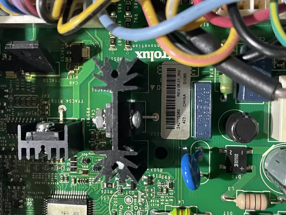 Frigidaire 242115362 Refrigerator Main Board AZ209142 | KMV612