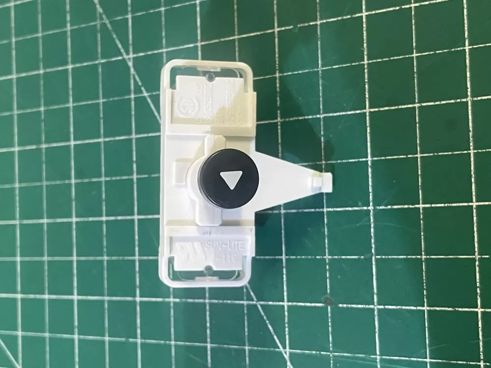 GE 24801146P001  WE4M416 Dryer Push-to-Start Switch