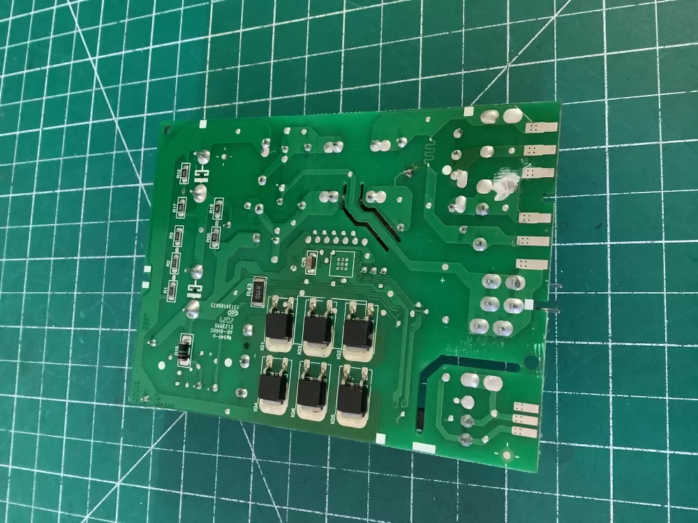 Insignia Refrigerator Control Board 111020103600 AZ190048 | NR2100