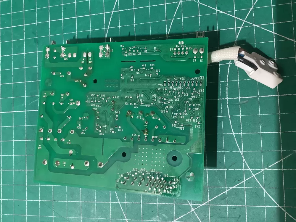 Crosley  Electrolux  Frigidaire  Kenmore 241577508  808364712  808364721  241577511  33532531-  533532531  0263_00021  ELUR241  8083183-03  8083183  2016/29  NO.:8083643-03/D  6G011900  ESFE010102  8083643-03 Refrigerator Control Board