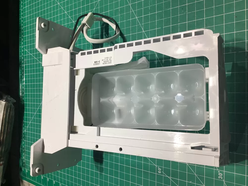 Bosch PD00068739  11024619 Ice Maker Assembly