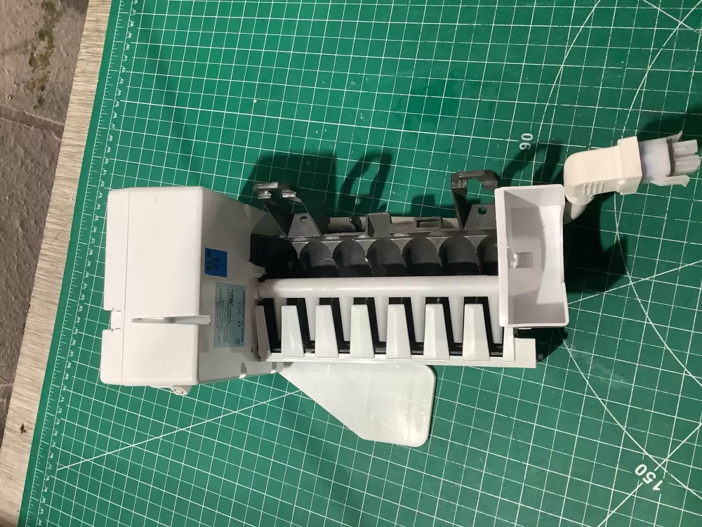 GE Hotpoint 200d1181g011 Refrigerator Ice Maker AZ191148 | SL31