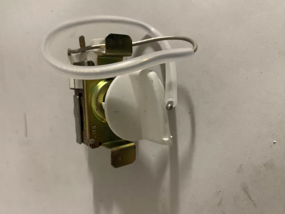 Hotpoint WP2204605 Refrigerator Thermostat AZ197672 | BK2738
