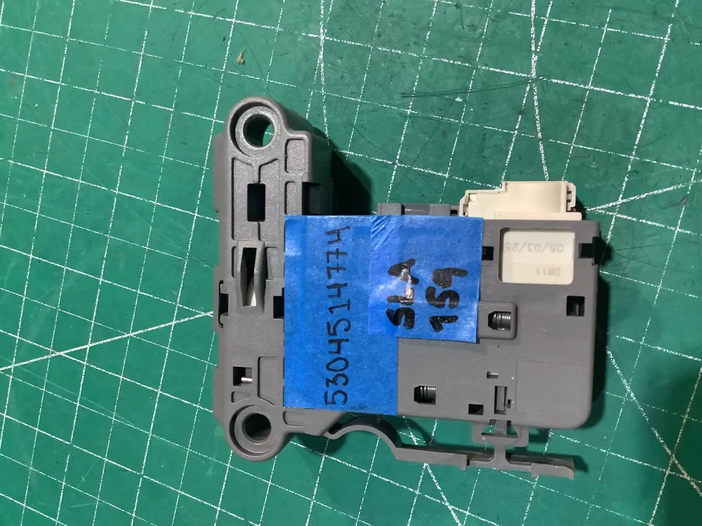 Electrolux Door Lock 5304514774 / AP6329665 AZ230082 | SLA159
