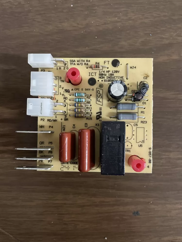 Amana  Kenmore  Kitchen Aid  Maytag  Whirlpool 2213456  2213457  2213475  2213476  2213489  2213490  2252148  2252150  2303822  2303837  2304069  W10135053  W10135899  W10135900  W10135900R  W10351622  W10351625  W10351626  W10353224  W10366604  W10366605  W10366608  WPW10366605 Refrigerator Control Board