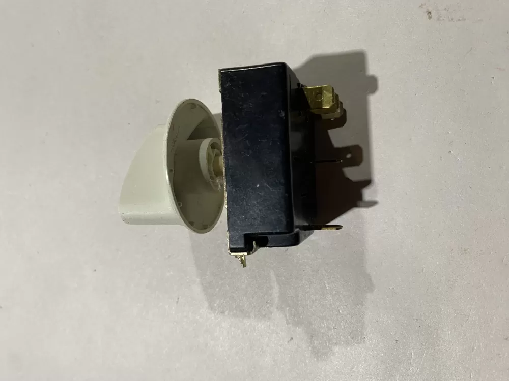 GE 572d437p009 We4m403 Dryer Electric Switch AZ141444 | BK1703
