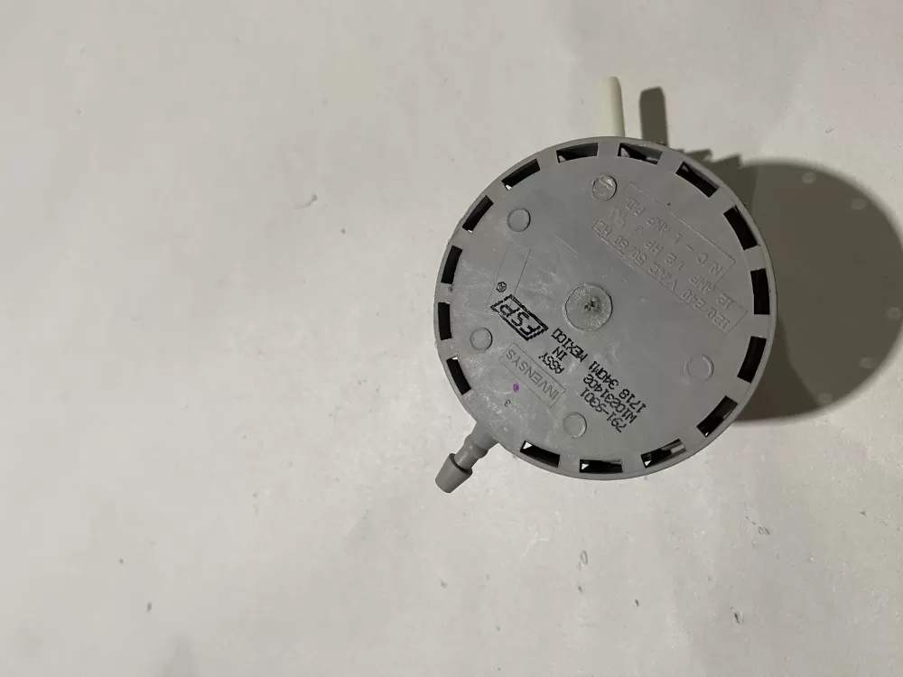 Maytag  Roper  Whirlpool W10231393 W10231402 WPW10231402 Washer Pressure Switch