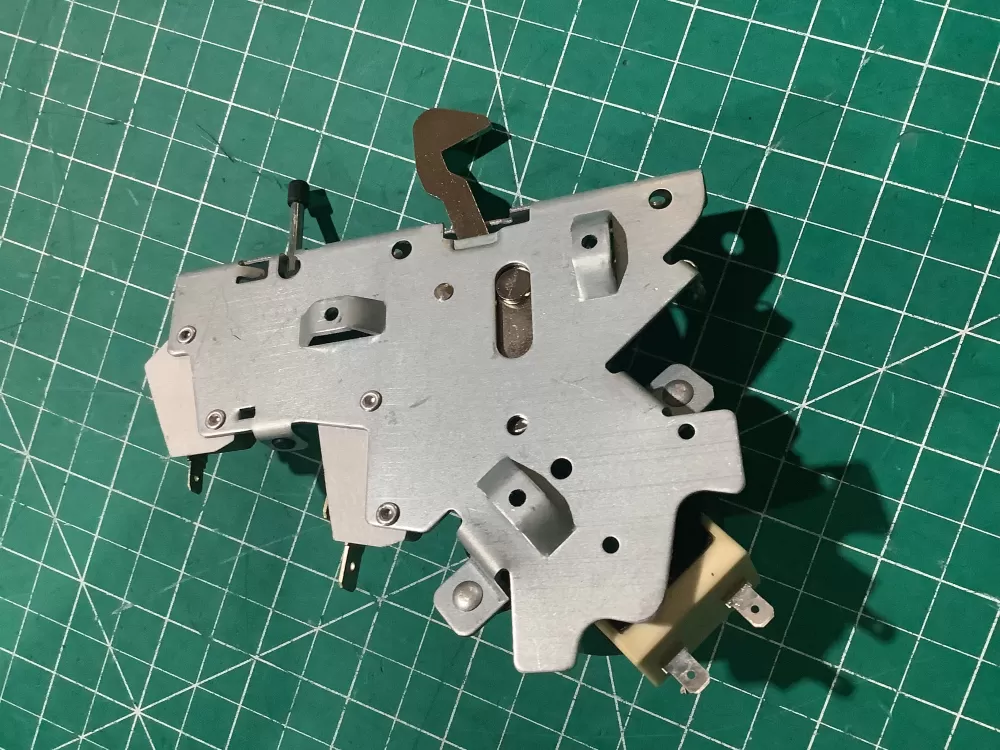 WB10X21642 GE Range Latch / Lock