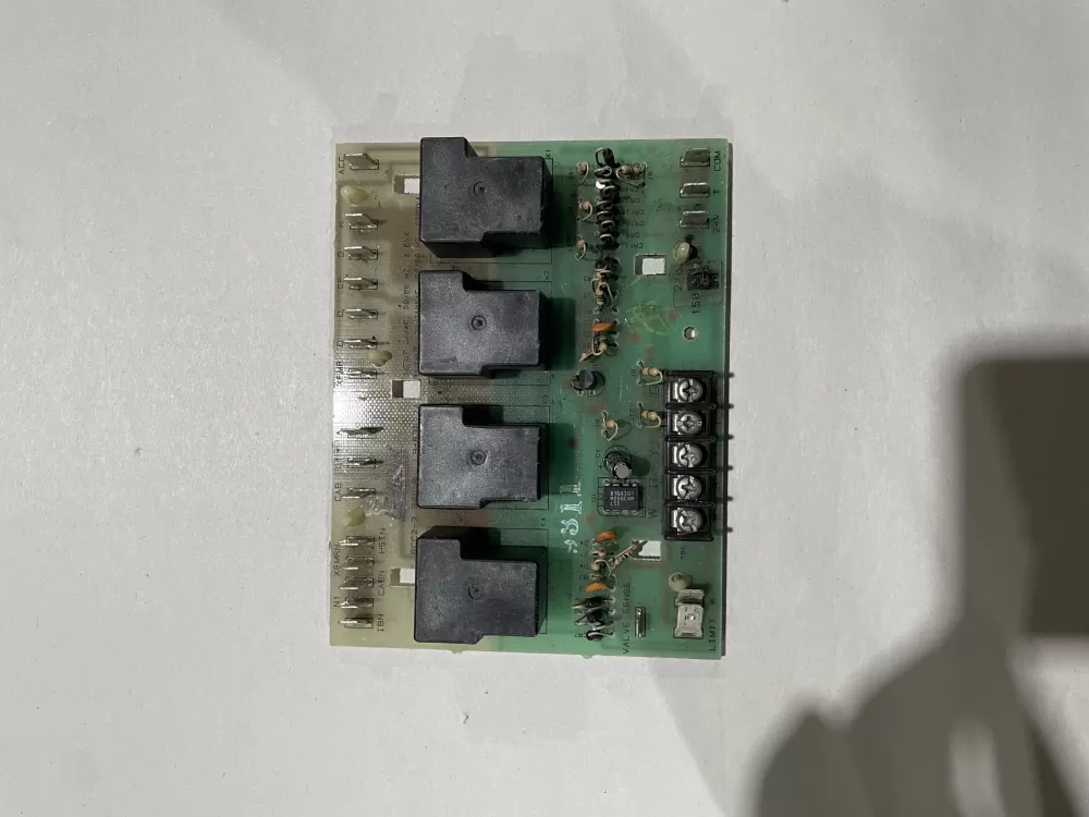 LENNOX LB-90676 Furnace Control Board Circuit BCC3-2 65K29 AZ179883 | KM723