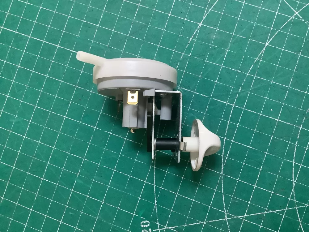 Frigidaire 137014800 Washer Switch Water Pressure AZ221291 | SLA70