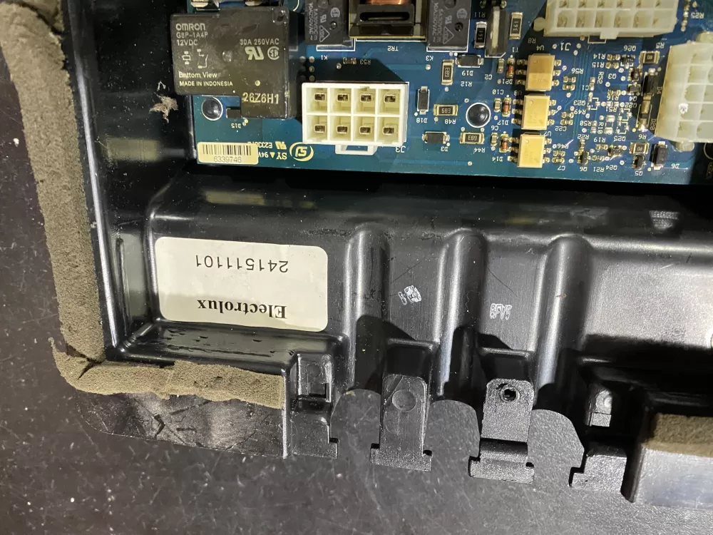 Electrolux 240596301 Refrigerator Control Board  AZ61674 | BKV558