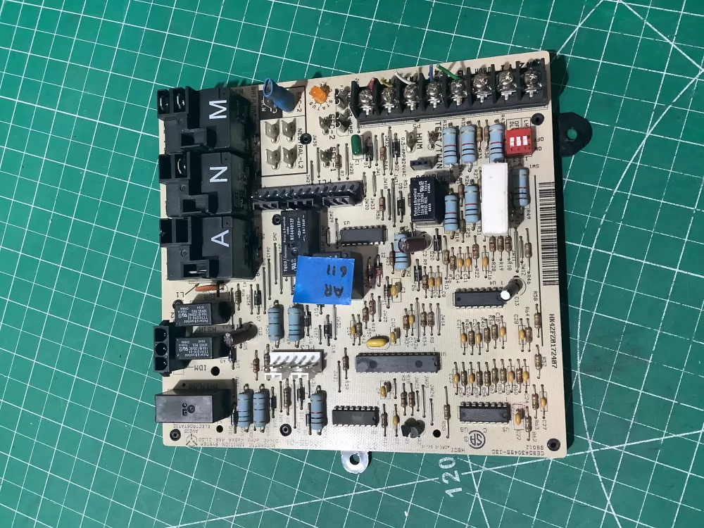 Carrier CEPL130455-01 Furnace Control Board AZ193122 | AR611