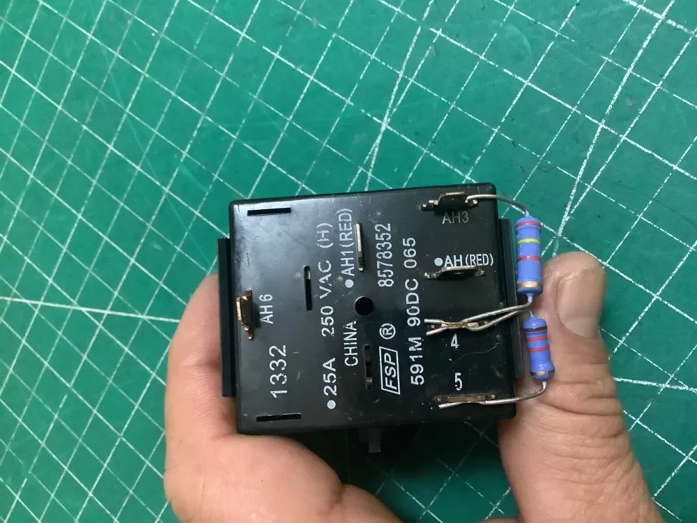 Maytag Whirlpool 8578352 Dryer Temperature Switch AZ220745 | SLA152