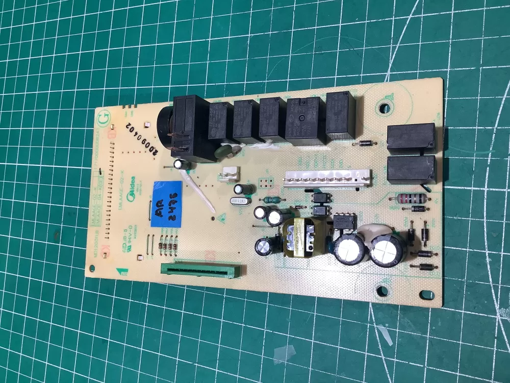 GE MD12001LB EMLAAGE-04-K 17170000008243 Microwave Control # AZ185279 | AR2475