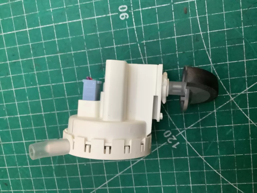 Whirlpool 8577843 Washer Water Level Pressure Switch AZ218015 | SLA157