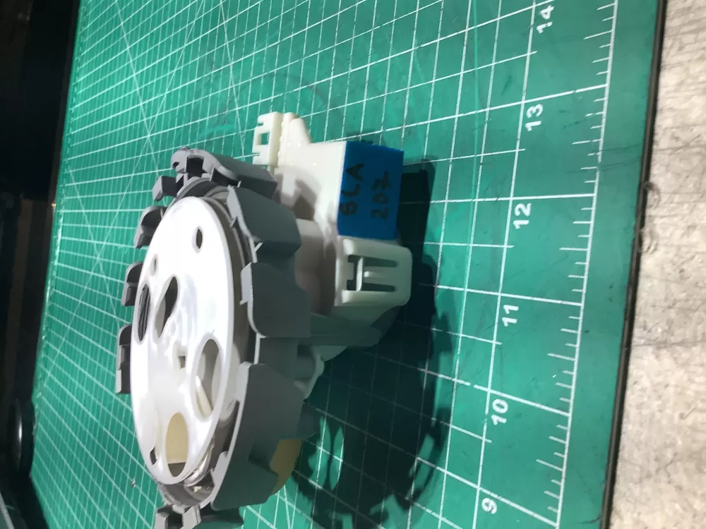 Bosch 9000950525 Dishwasher Diverter Motor AZ148002 | SL207