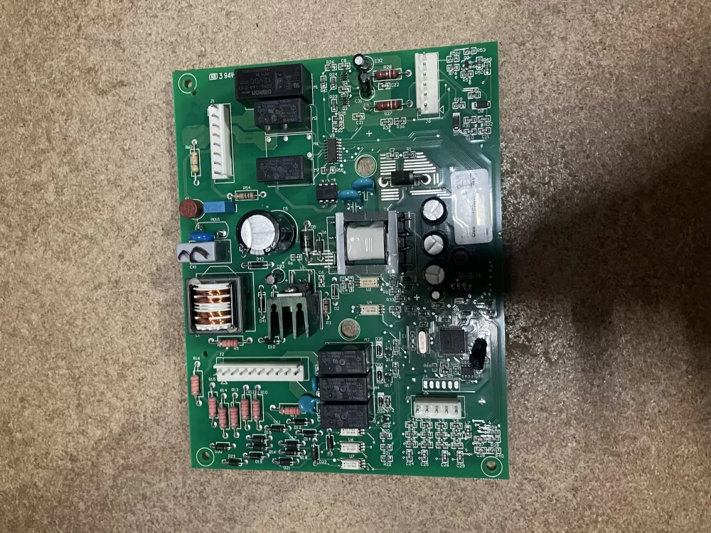 Whirlpool W10213583D Refrigerator Control Board AZ25828 | KM82