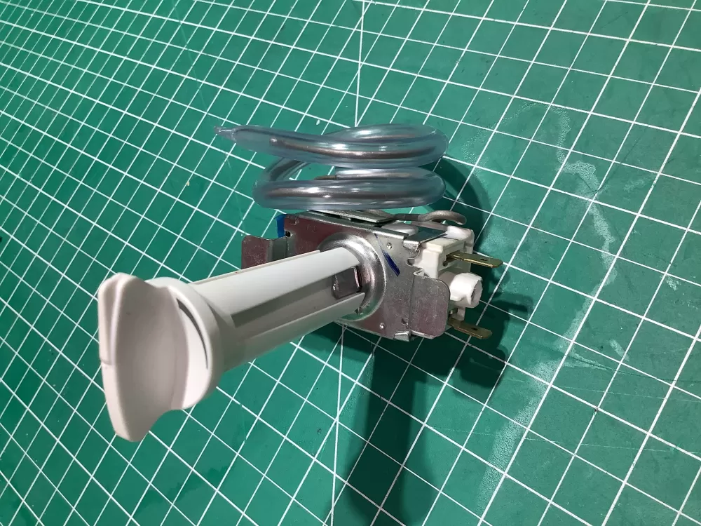 Hotpoint WR09X10042 Refrigerator Thermostat Cold Control AZ156649 | SL82