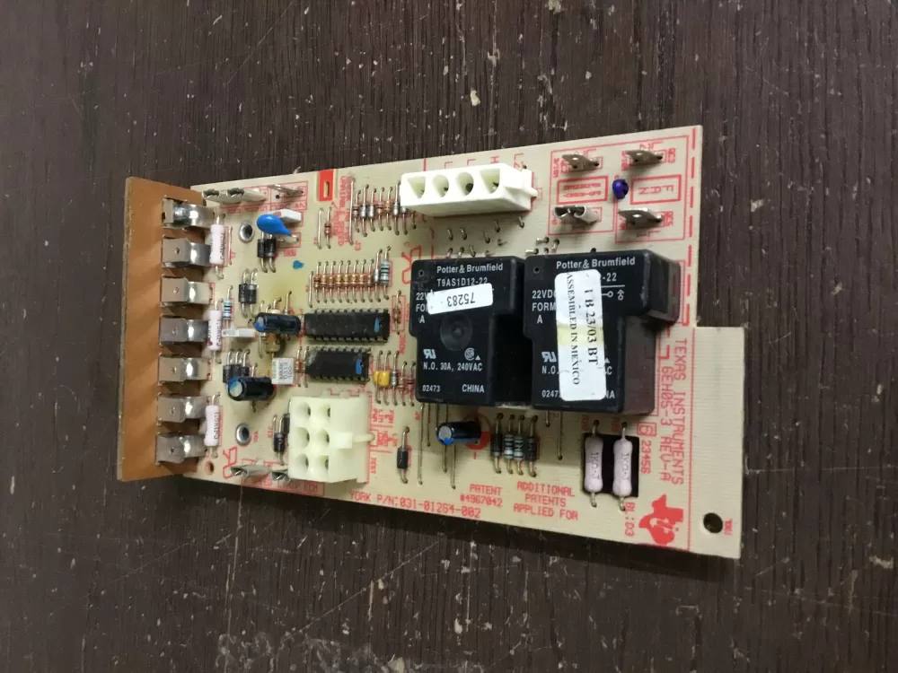 York Luxaire Coleman 031-01264-002 Furnace Control Circuit Board AZ14786 | NR557