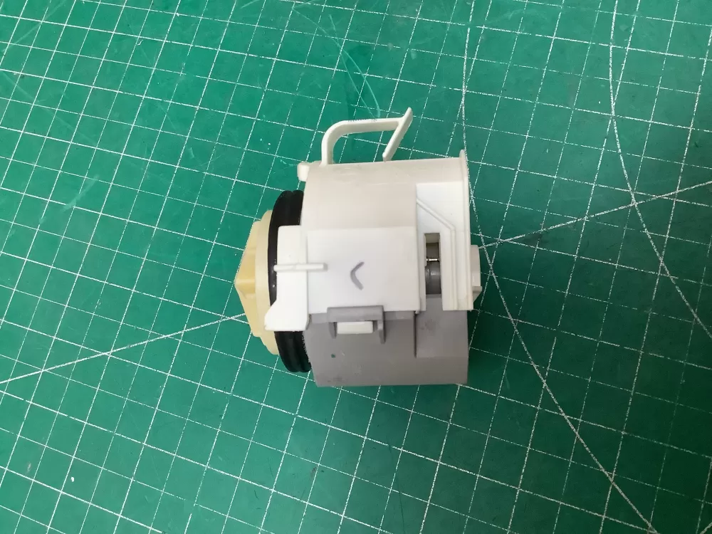 Bosch 9001533545  E319862  C186FC8033  1004-1  741.60001.02  136/24  1BS1607-8AA  IEC60335-1  E319862  9001.533.545 Dishwasher Circulation Pump Motor