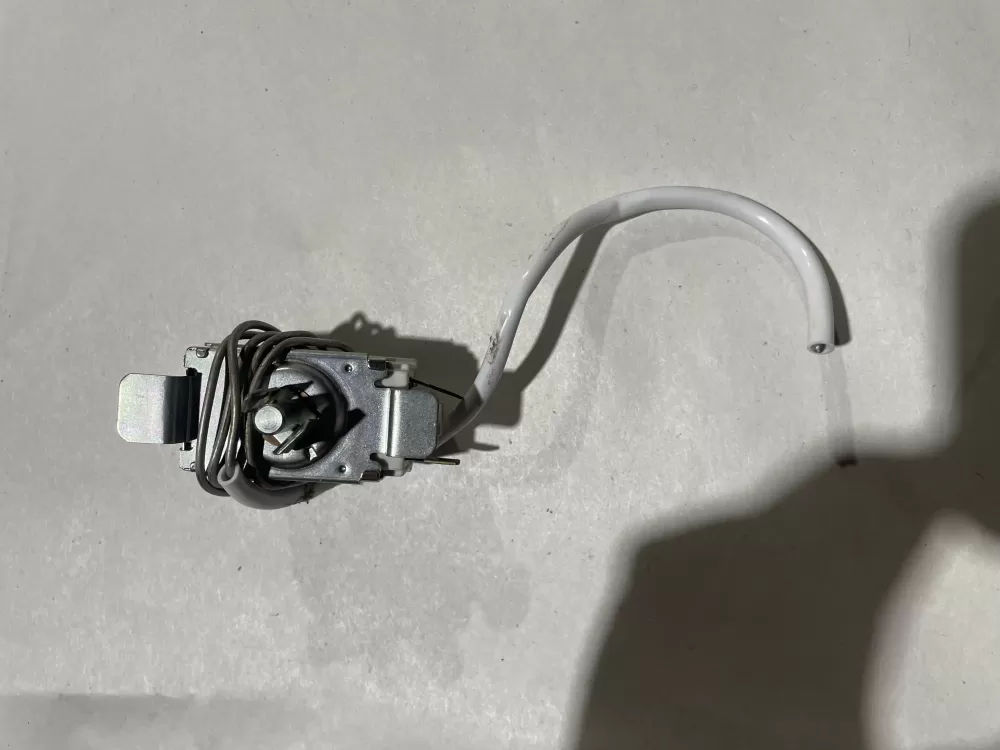 Frigidaire 01 Refrigerator Control Board Thermostat knob AZ146218 | KM2449