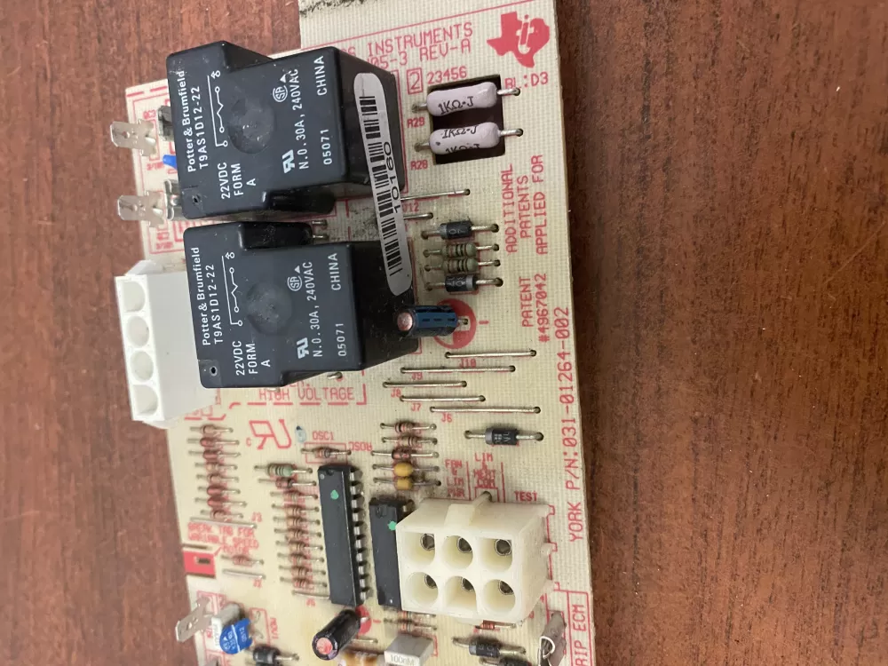 York Luxaire Coleman 031-01264-002 Furnace Control Board AZ45065 | BK1766